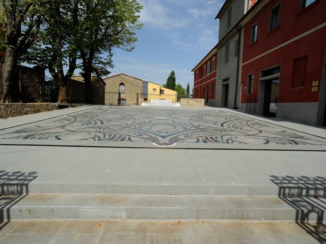 La piazza Carlo Pedretti, il centro espositivo Leo-Lev di Vinci, la nuova mostra vinciana